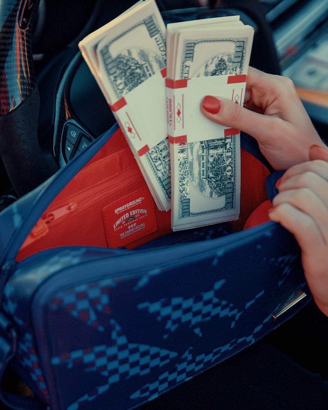 SHARK CHECK (BLUE) TOILETRY