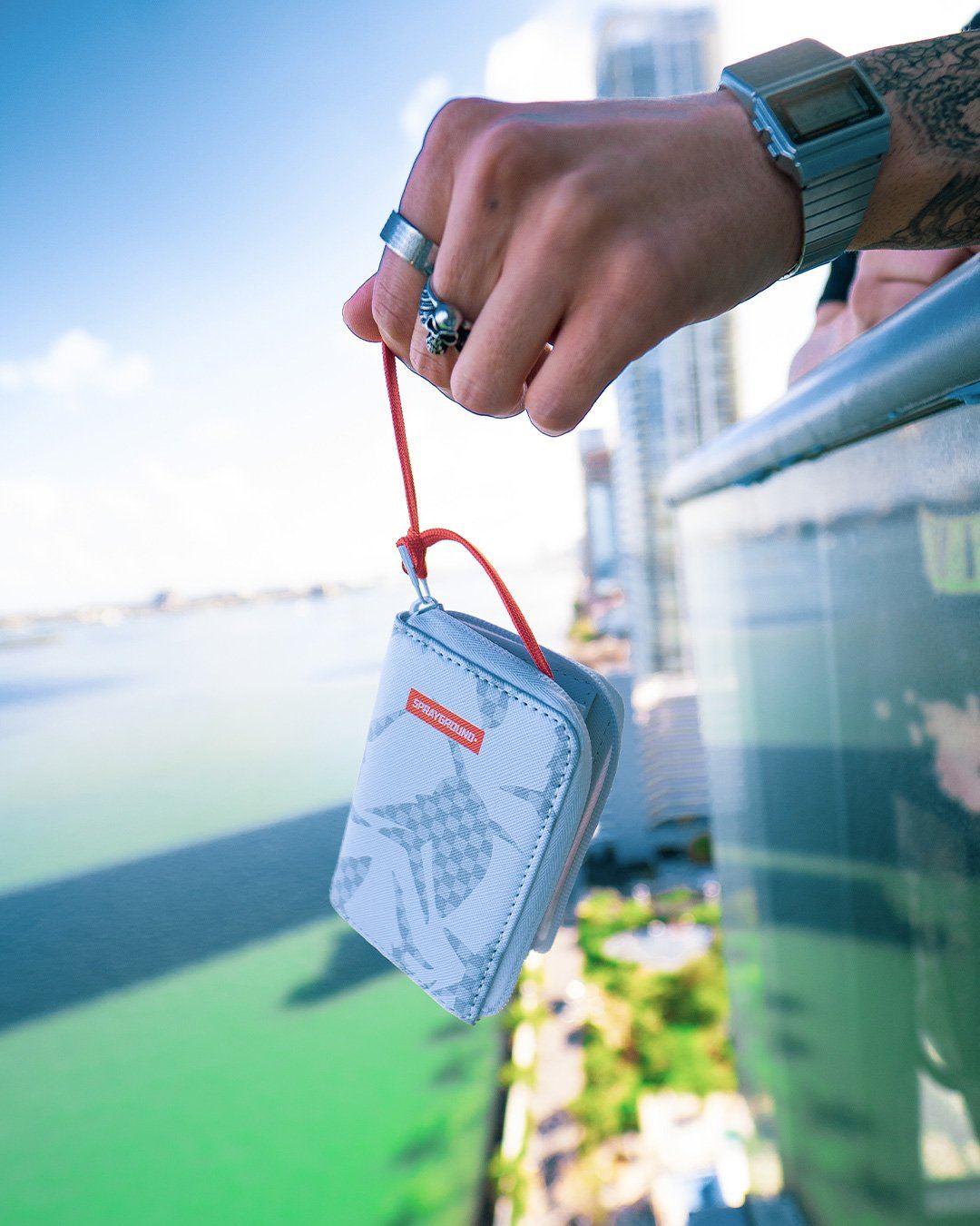 SHARK CHECK (WHITE) WALLET