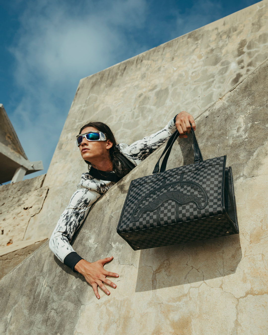 MIDNIGHT CHATEAU TORTUGA TOTE